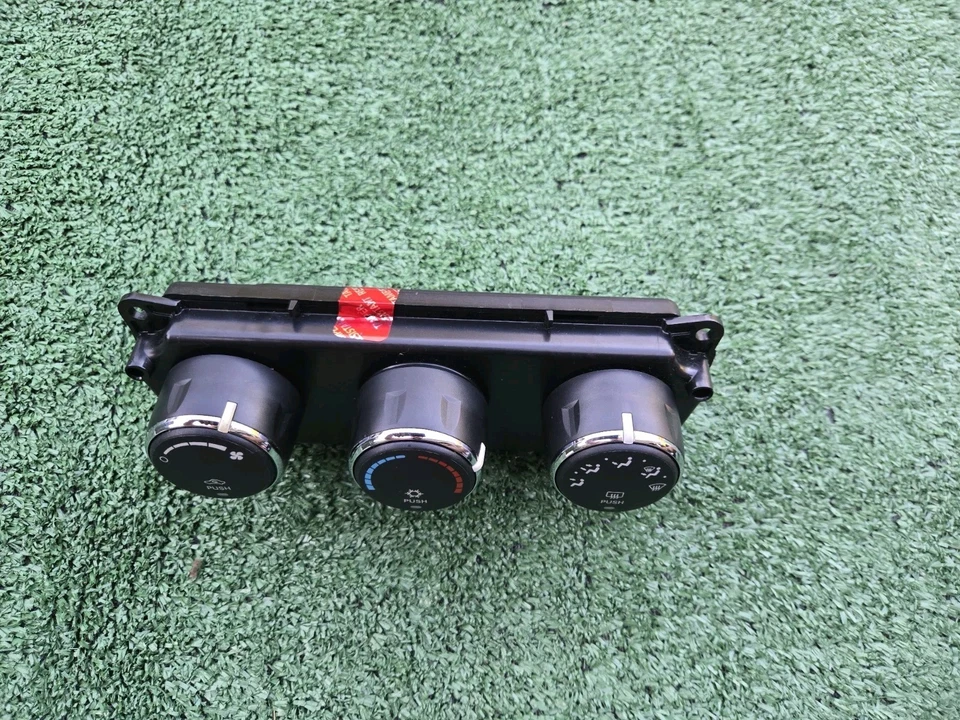 Painel de controle climático 2007-2009 Chrysler Sebring / Avenger Heater/AC manual fabricante de equipamento original - Imagem 3 de 4