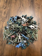 Lot of 110 Plastic Army Men Mixed Year Brand  Color Soldiers, Ninjas, Buffalo.