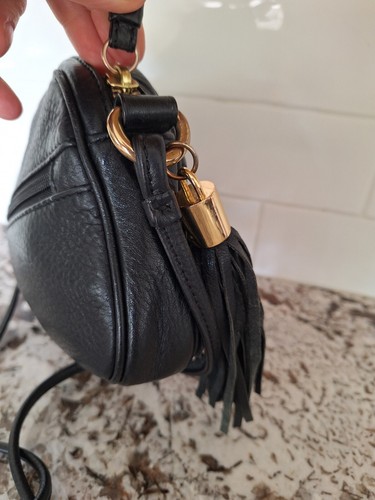Tommy Hilfiger mini borsa a tracolla in pelle - Foto 3 di 10