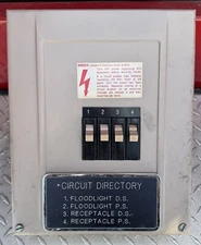 CUTLER HAMMER CH4 SERIES E  PANEL BOX  TYPE CH4  4SPACE  125A MAIN LUG