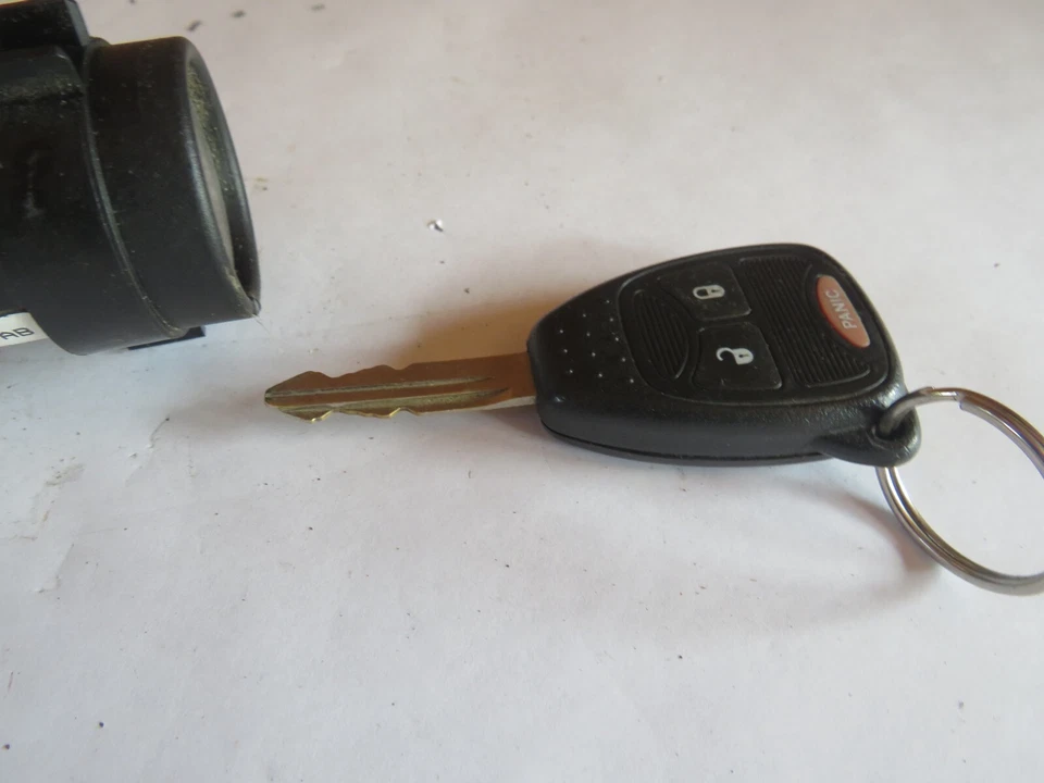 Dodge Grand Caravan 2007 encendido con 2 llaves Foto 4 de 4