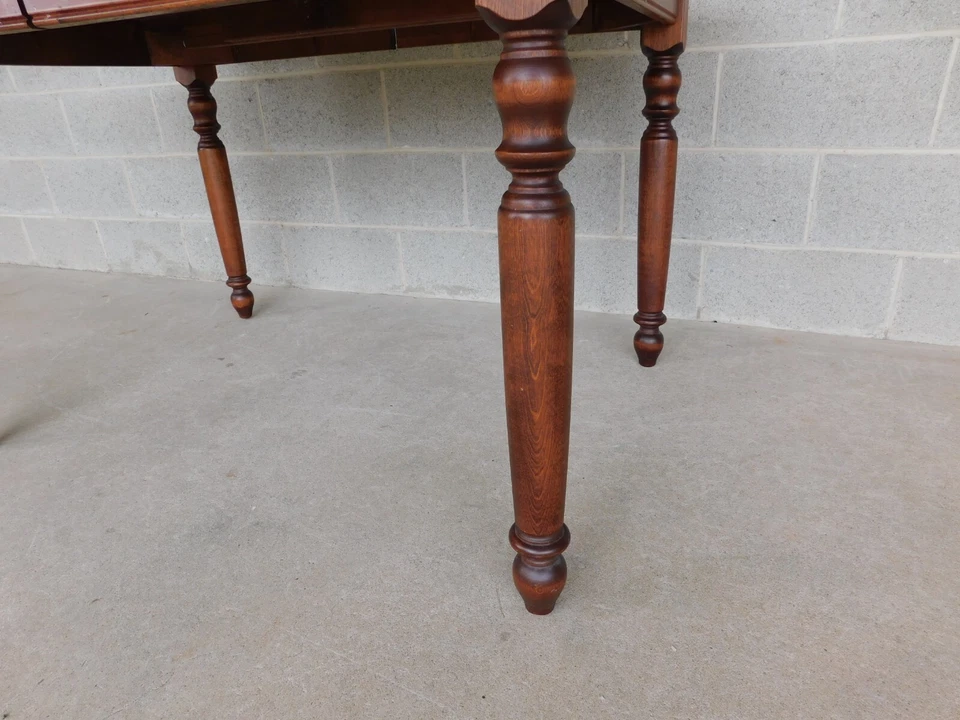 Mesa de comedor Nichols & Stone Kensington Farmhouse Foto 3 de 4