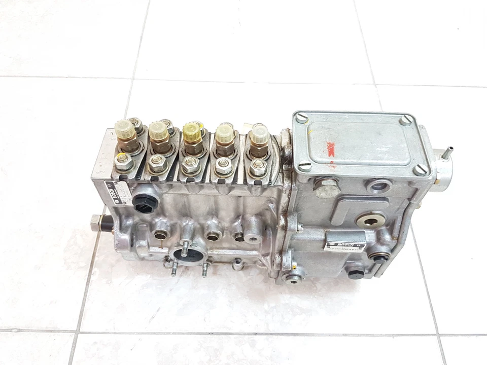 Bomba de inyección de combustible Bosch 0403245005 para Mercedes W123 300 TD (1976 - 1985) Foto 2 de 4