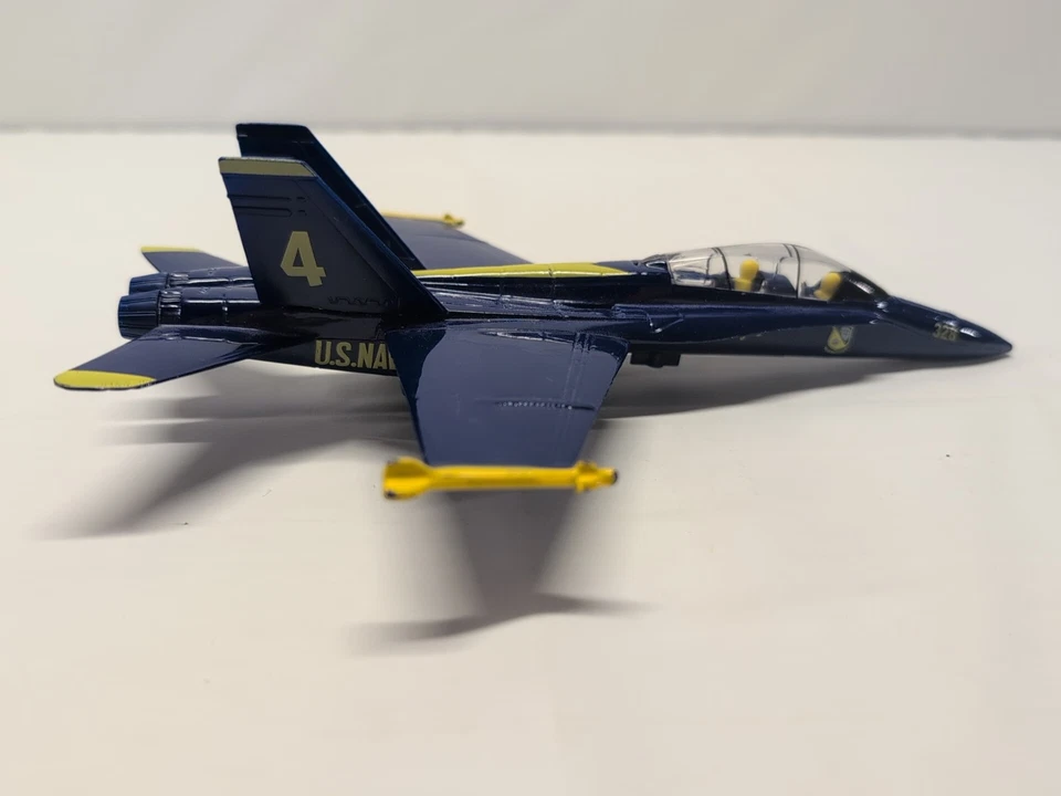 Juguete retroceso jet Blue Angles US Navy Boeing F/A-18E/F Super Hornet 9" de largo GC Foto 3 de 4