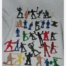 Vintage Tim Mee Multi-Color Plastic Toy Figures Soldiers Cowboys Indians army