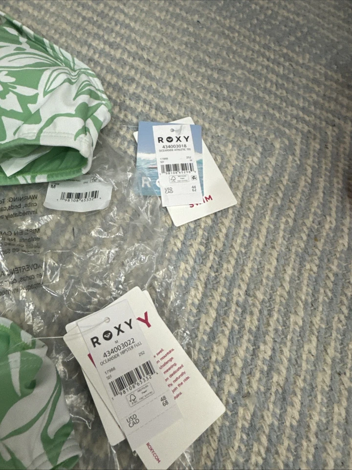 Juniors Roxy Adorable Bikini Set Size Light Green and White Floral NWT - Image 4 of 4