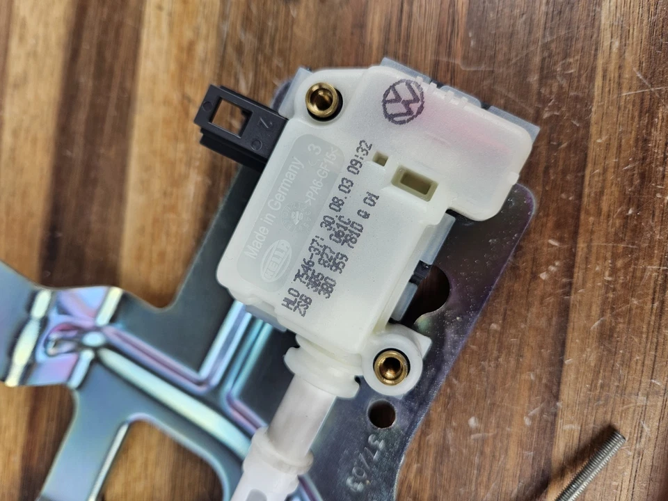 Volkswagen Phaeton 2004 puerta trasera maletero bloqueo cierre cierre OEM Foto 2 de 4