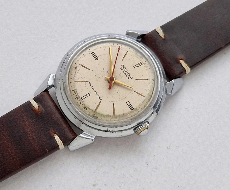 Reloj mecánico soviético vintage antiguo RODINA 22 joyas automático 1MChZ Kirova Foto 2 de 4