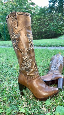 Sehr schöne italienische Damenstiefel Gr.36, kaum getragen mit schöner Stickerei