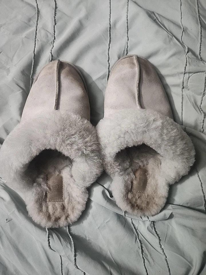 UGG Women's Grey Slippers - Image 2 of 3