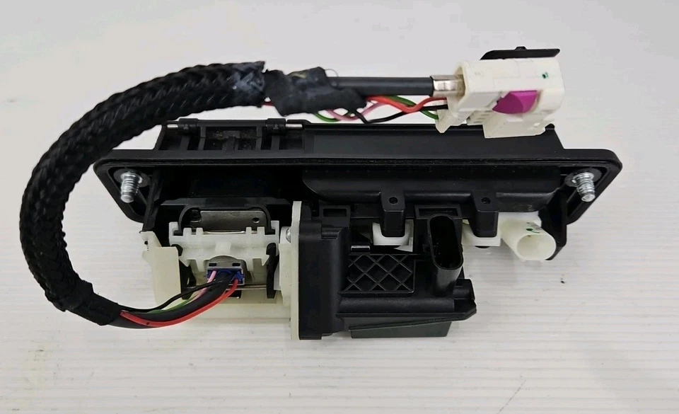 14-21 Mercedes W117 CLA250 C300 maletero puerta trasera liberación manija abierta con cámara OEM Foto 2 de 4