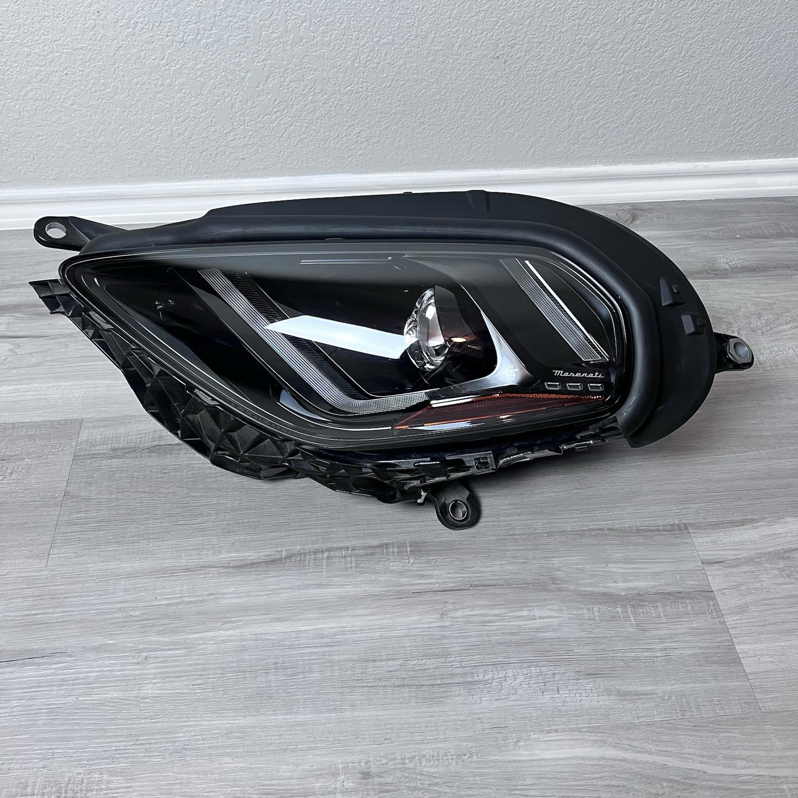 2024 Maserati Granturismo Driver Side Headlight Assembly