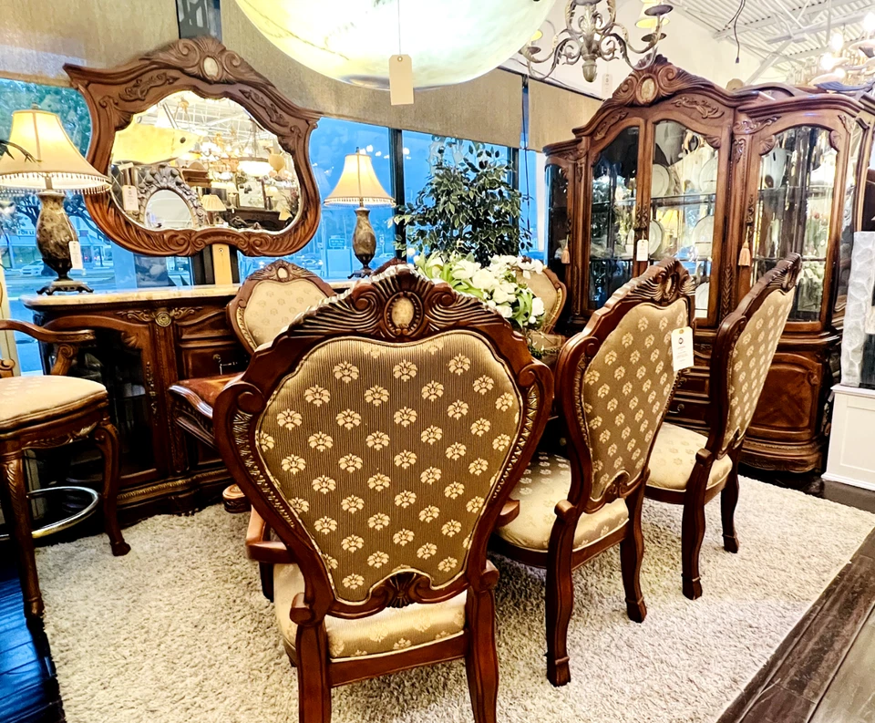 AICO by Michael Amini Cortina 7PC rectangular dining set with light chairs - Image 3 of 3