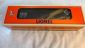 MINT Lionel 6464-296 ERIE Boxcar, 6-19283