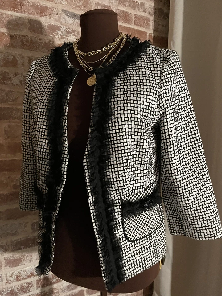 Blazer Chaqueta Corta de Carrera Elegante Mercado Negro Casa Blanca para Mujer Talla 10’s Foto 3 de 4