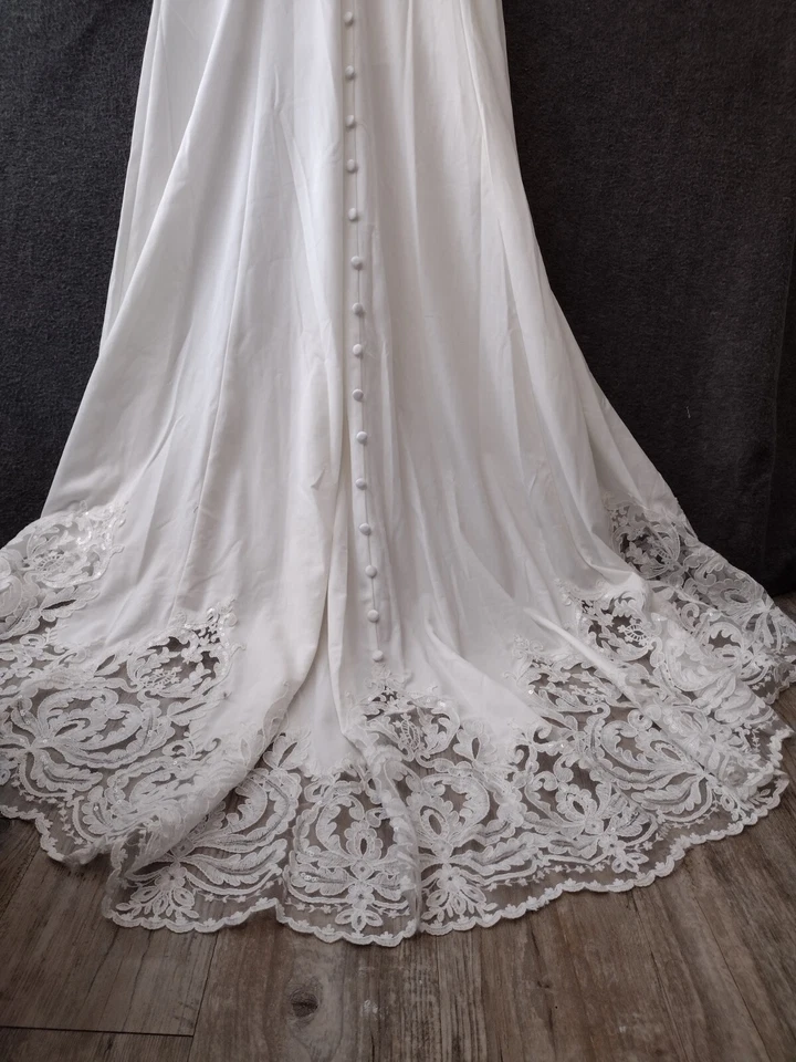 Vestido de novia blanco con mangas sin mangas, encaje y tren talla 6 Foto 2 de 4