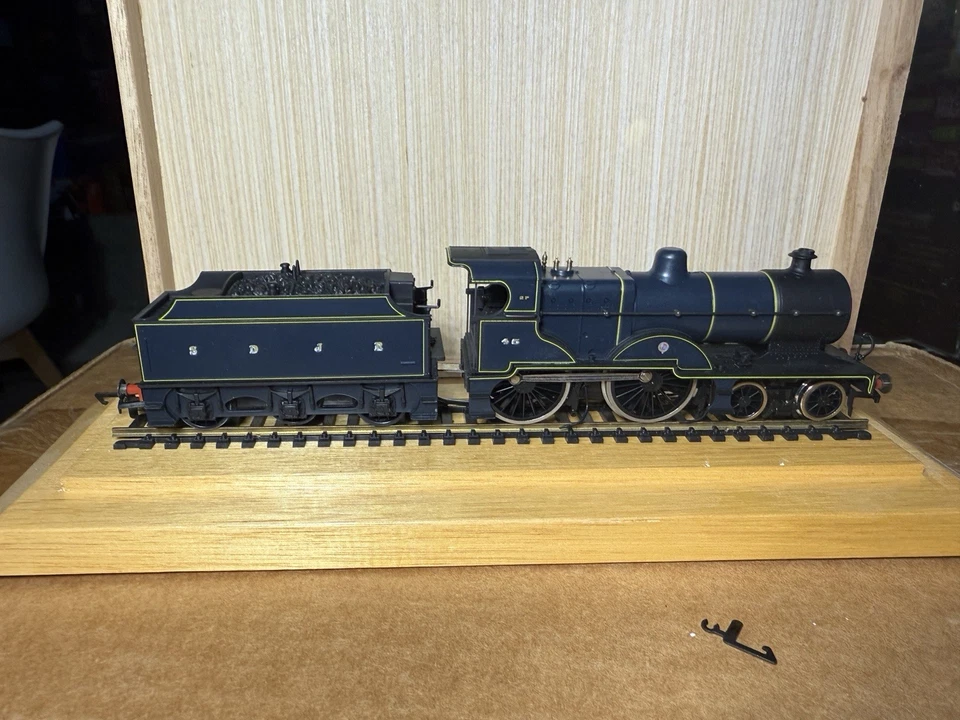 Mainline OO Gauge 4-4-0 LMS/BR Class 2P  Locomotive 45 SDJR W/Display LN RARE - Image 3 of 4