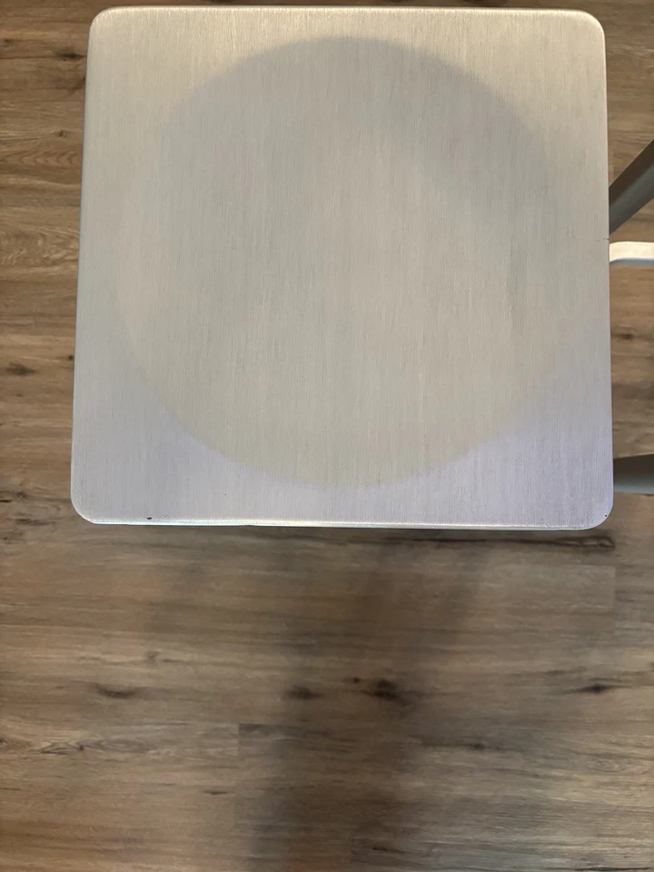 一对 Emeco 台凳拉丝铝,由 Philippe Starck 设计 — 第 4/4 张图片