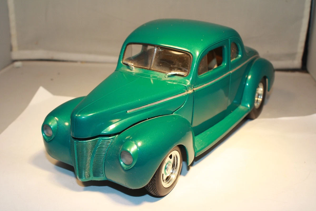 Ford 1:18 1940 Vehicle Year Vintage Manufacture Diecast Cars