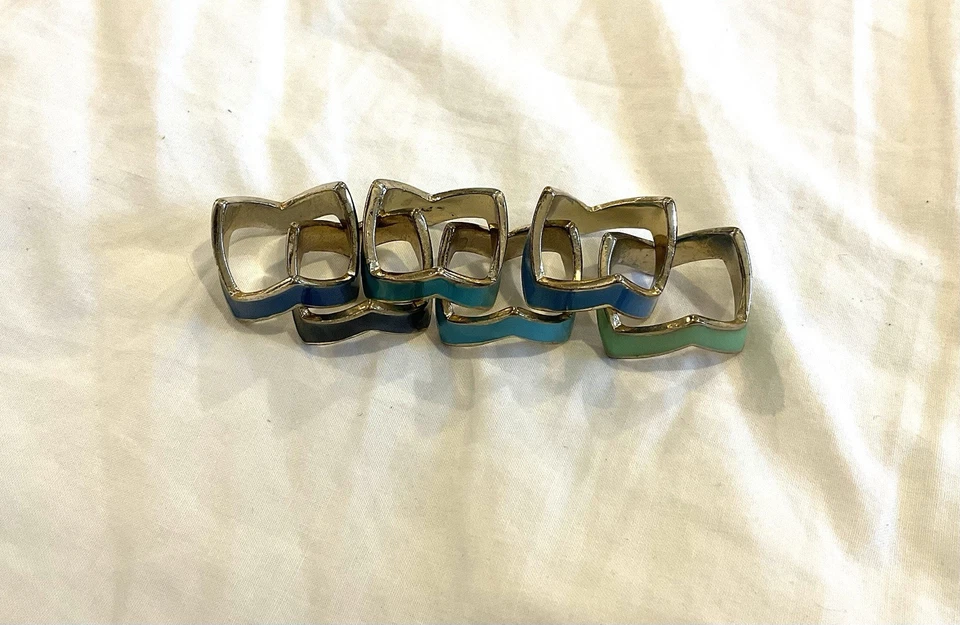 Juego de 6 anillos dorados Chevron 7 7,5 8 cóctel esmaltados azul turquesa azul verde azulado de ASOS Foto 4 de 4