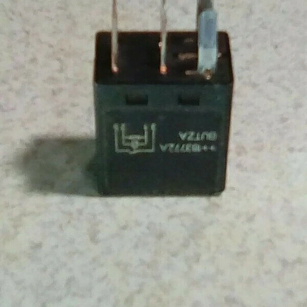 Relé Tyco Ford HU5T-14892-GA PA66-GF25 12VDC bobina 30/20A Foto 3 de 4