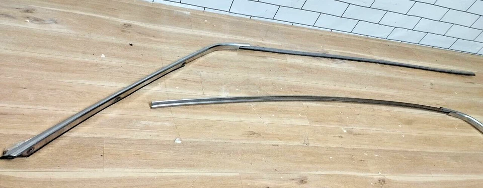 Datsun Nissan B310 Sedán Visera Cromo Ventana Acero Inoxidable Puerta Delantera Japón Foto 3 de 4