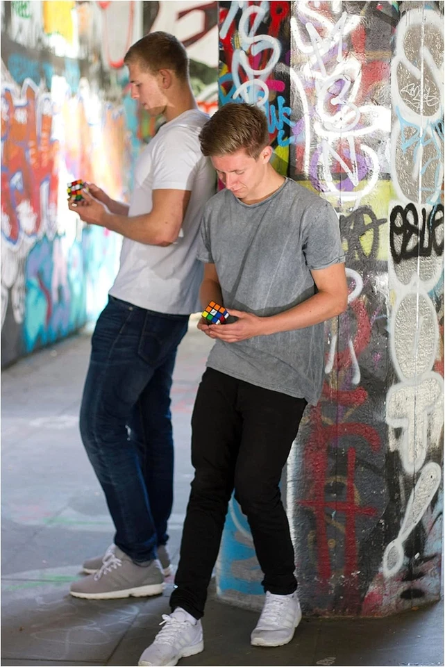 RUBIK'S, SPIN MASTER, Il Cubo Di Rubik'S Classico 3X3, L'Originale, dai 8+ anni - Immagine 3 di 4