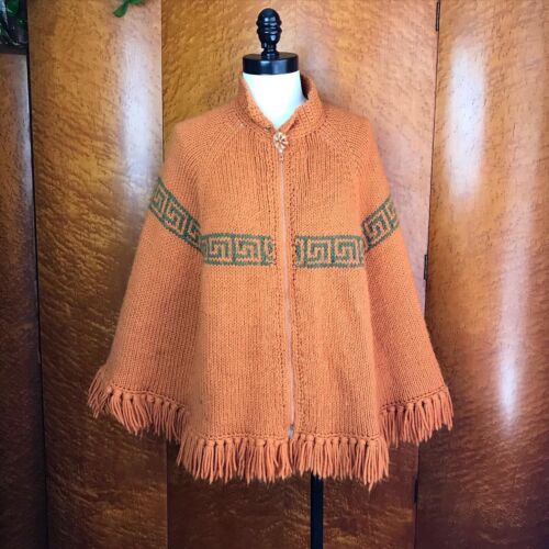 ORANGE & GREEN 1970’s 70s Vintage Acrylic Yarn Fringe Knit Geometric Poncho S M - Picture 2 of 11