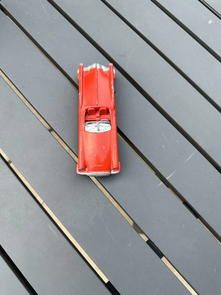 Coche Tootsietoy 1952 de colección - rojo buick convertible el sable Foto 2 de 3