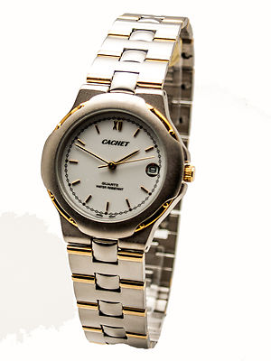 CACHET:STAINLESS STEEL TWO TONE LINK BAND ANALOG QUARTZ WHT DIAL,DATE WATCH 