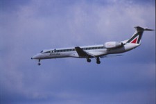 Dia Embraer ERJ Alitalia Express Flugzeug 35mm ungerahmt O1-5-4
