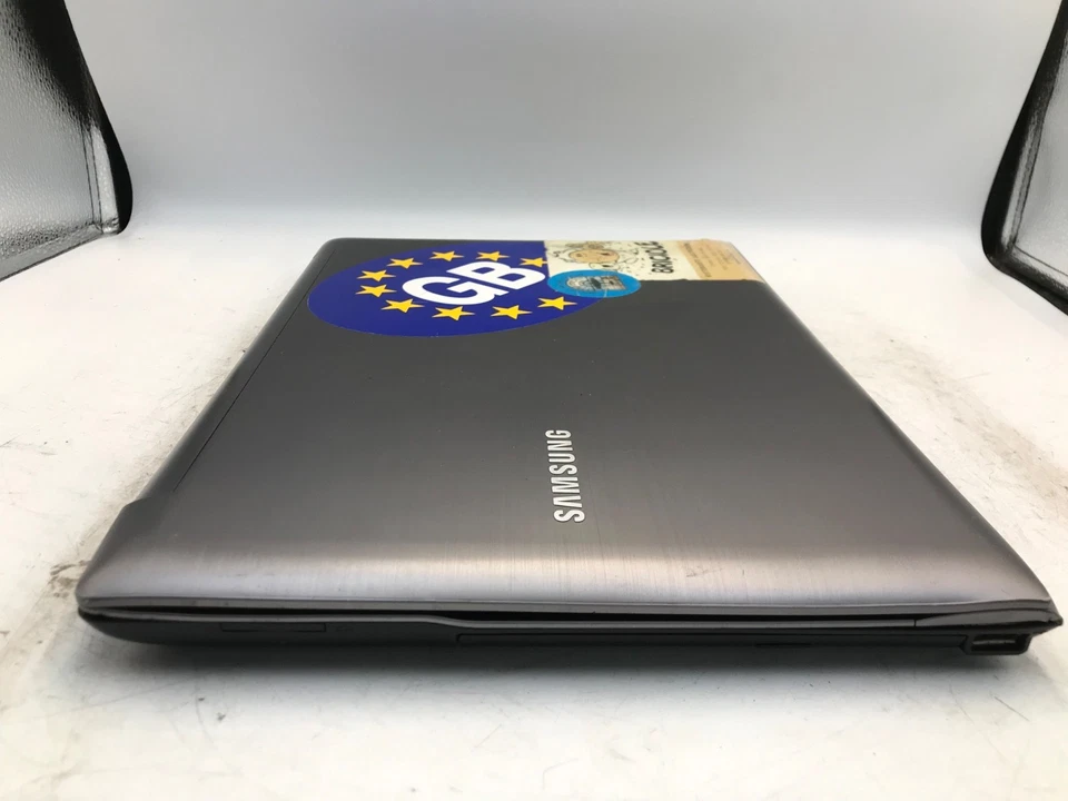 Samsung QX411 Intel i5 2nd Gen. 14" Laptop -DOES NOT POWER/BAD HINGE  -MZ - Image 3 of 4