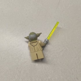 Lego Star Wars Mini Figure Yoda W/ Light Saber Set 75017-1