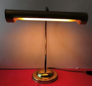 Lámpara de escritorio banqueros de latón con pantalla de luz de tubo en muy buen estado