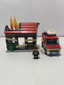 LEGO City: Fire Emergency 60003 Pre-Owned Complete W/1 Mini No Box See Pics