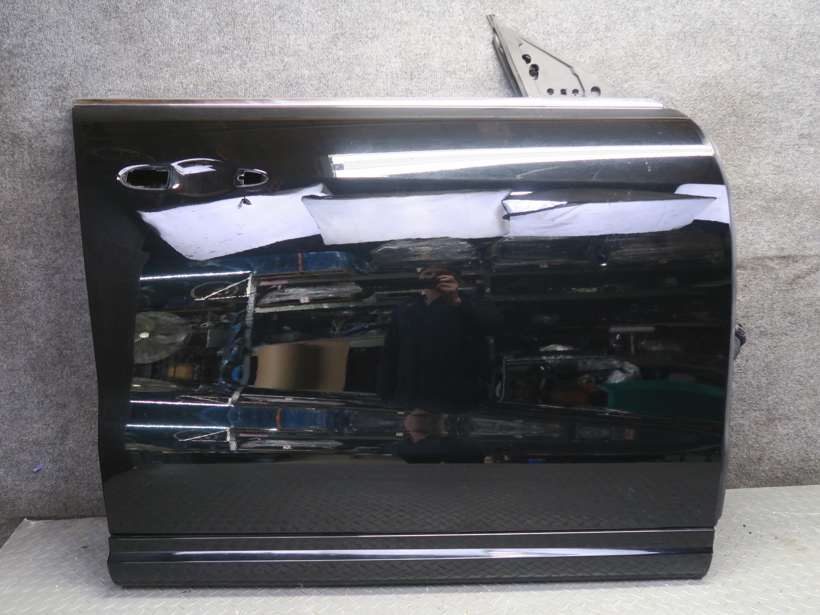 2017-2020 MASERATI LEVANTE M161 FRONT RIGHT DOOR SHELL PANEL BLACK