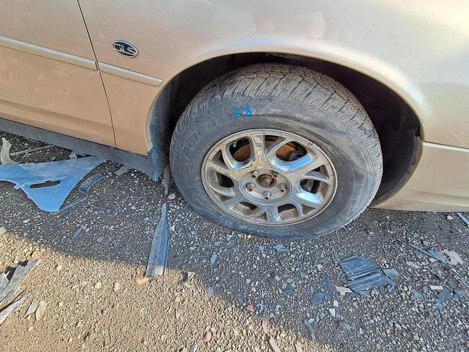 2002 Oldsmobile Intrigue Washer Reservoir OEM 3.50L Used 137K Miles - Image 2 of 4