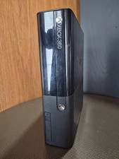 Xbox 360 Slim in Schwarz