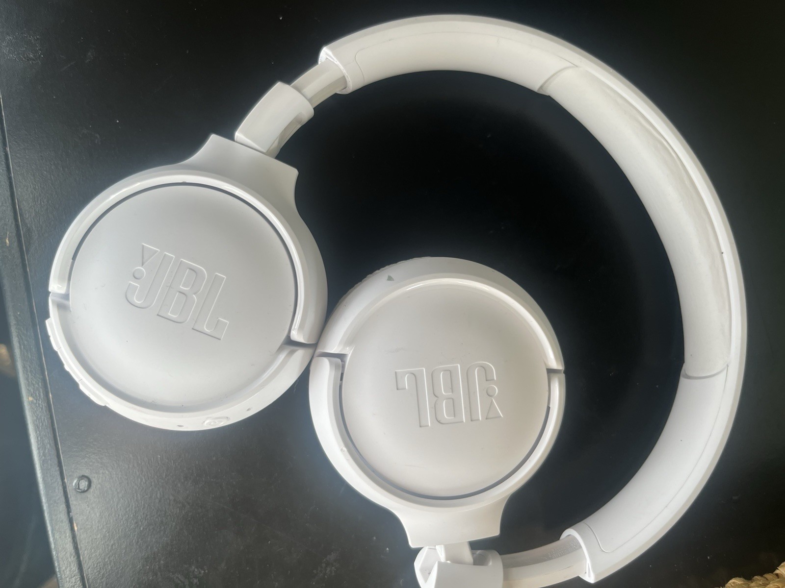 JBL Harman Pure Bass Zero Noice Earbuds Tune 235NC Noise Cancelling White Used