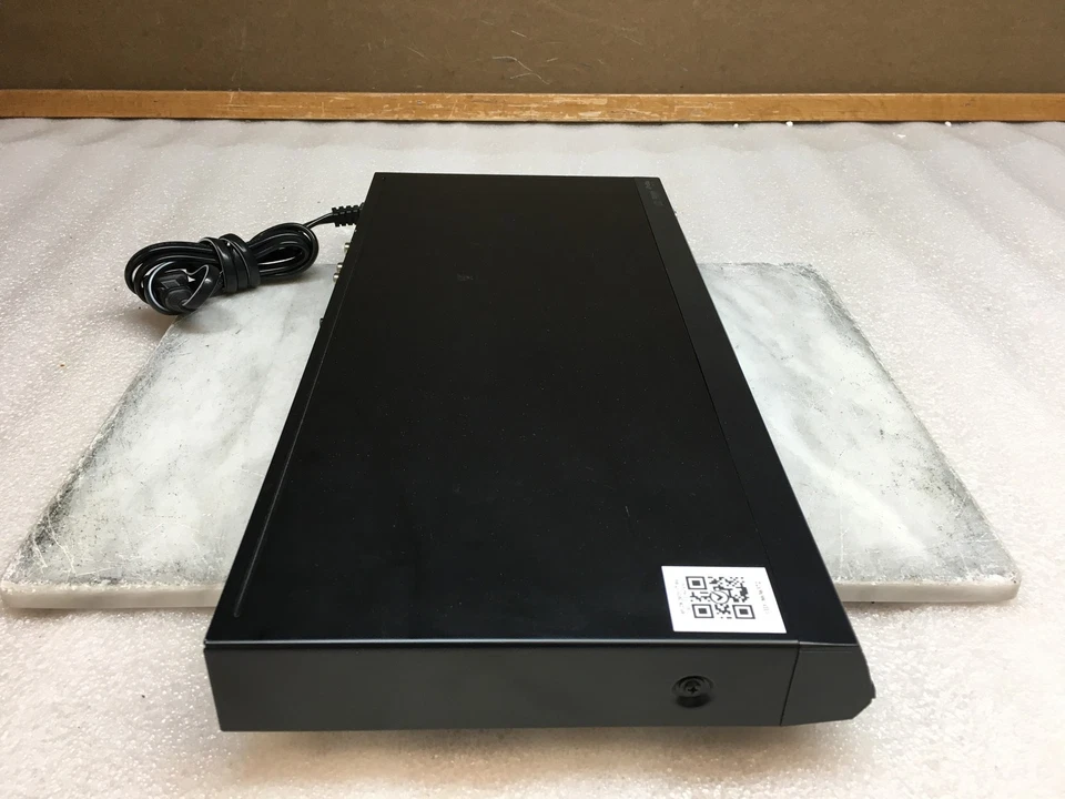 Toshiba SD-4100KU Digital Cinema Progressive DVD Player w/o Remote Control - Image 4 of 4