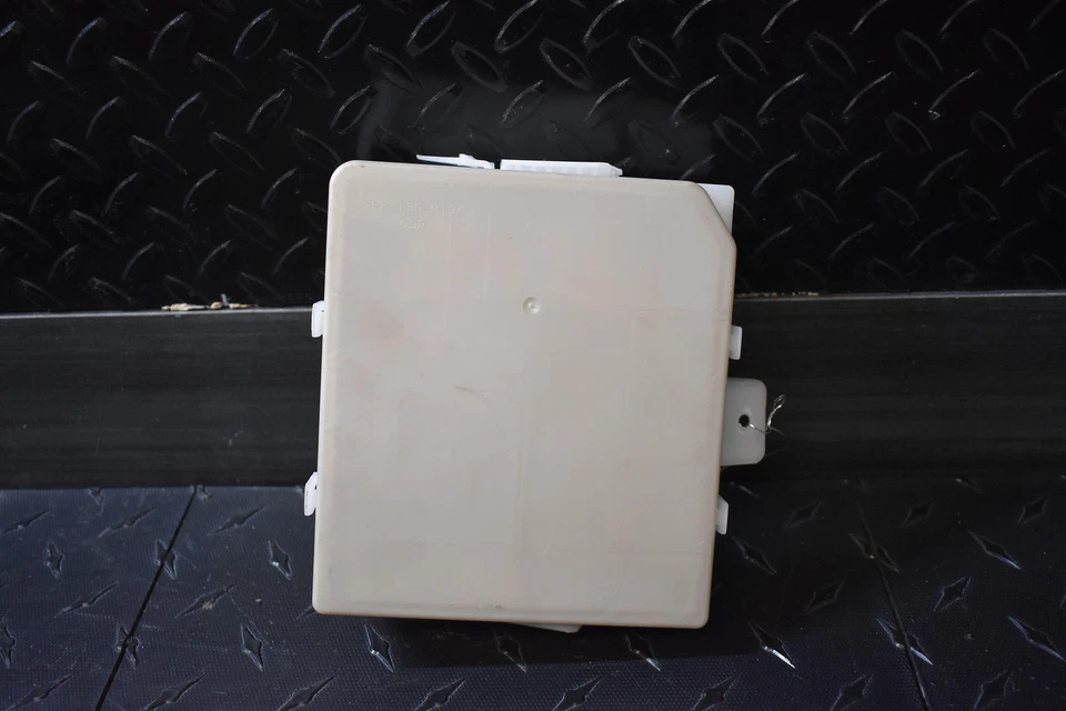 2008 - 2009 Nissan Xterra Engine Fuse Box 4.0L AT 4x4 (VIN A 4th Digit VQ40DE) - Image 3 of 3