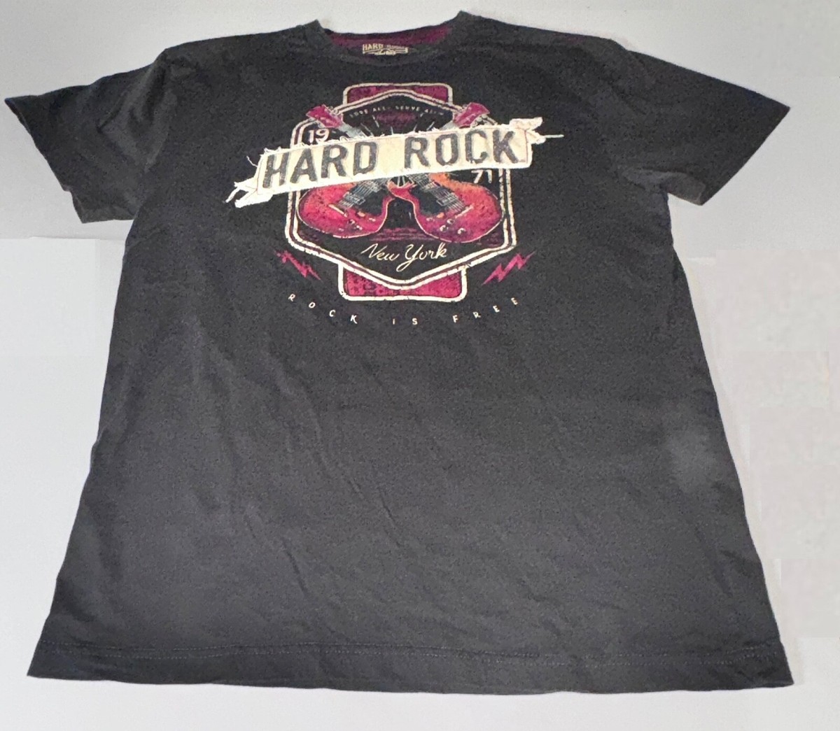 Hard Rock Cafe New York City T-Shirt Medium “Love All Serve All