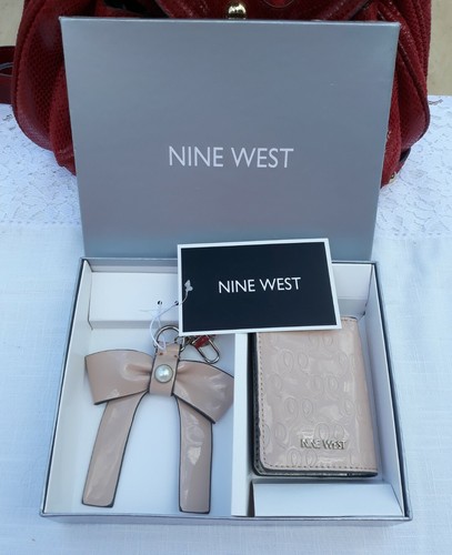Nine West Gift Set Card Holder Wallet Key Chain Nude Patent Leather Purse Charm