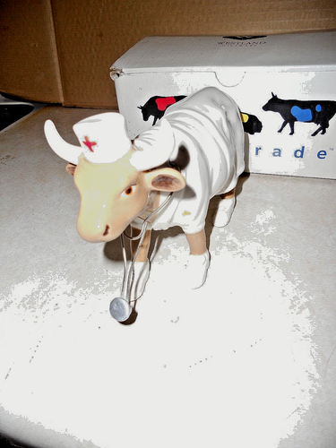 SELTENE COW PARADE "OHNE OVP "KRANKENSCHWESTER NACHTENKUH" # 7357 SEHR GUTER ZUSTAND KOSTENLOSER VERSAND - Bild 5 von 5