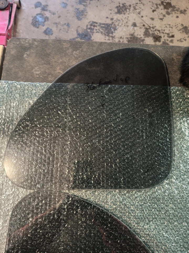 Ford Modelo 48 1935-1936 cupé de 5 ventanas cuarto ventana de vidrio - tintado Foto 3 de 4