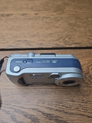 Sony Cyber-shot DSC-P71 3.2MP Digital Camera Silver FOR PARTS