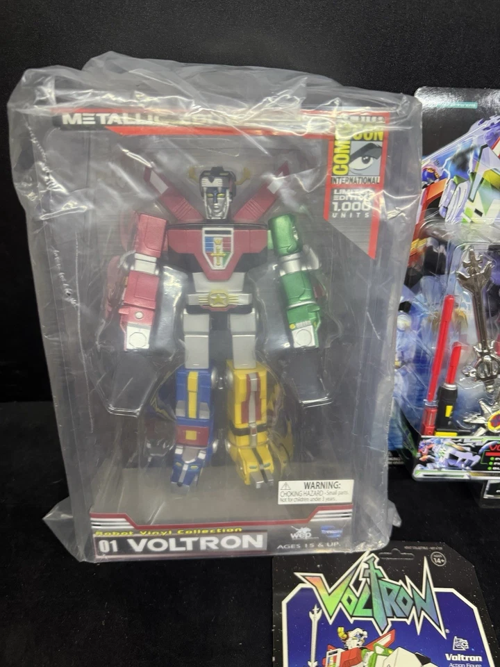Toynami Voltron Vinyl Metallic Edition Figure SDCC 2009 Trendmasters 1998 Super7 - Image 2 of 4