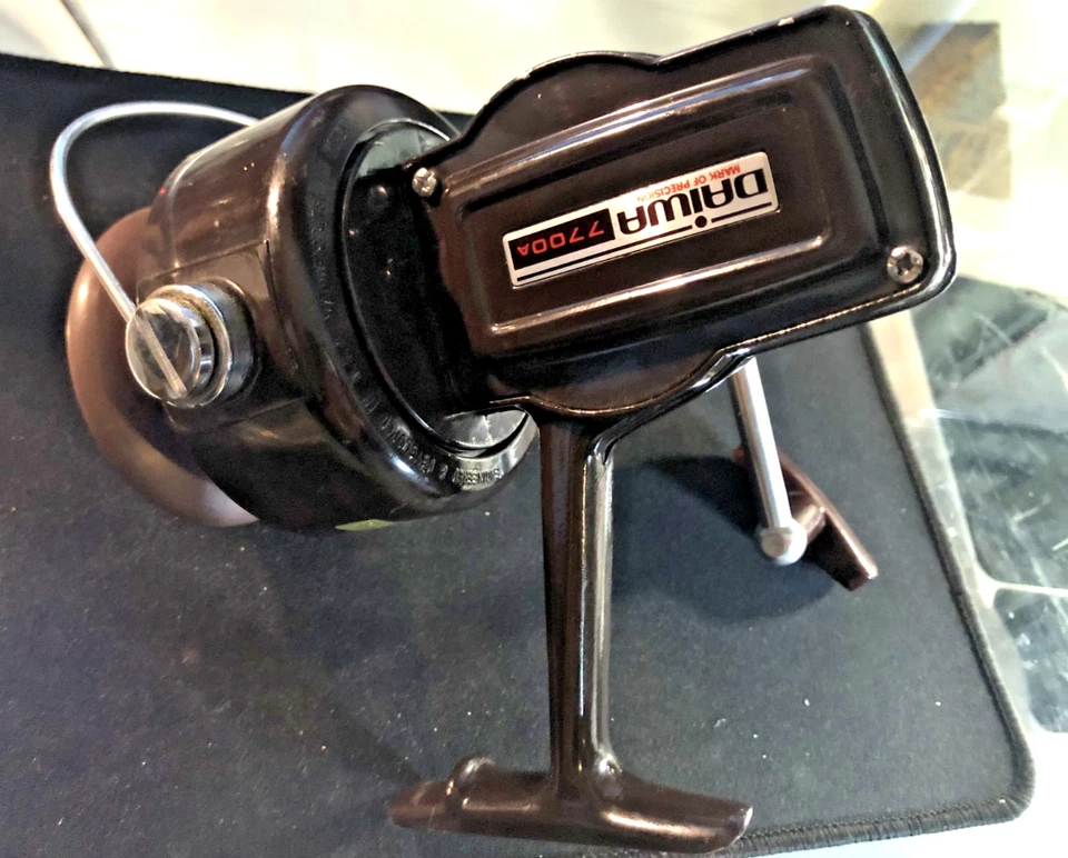 Vintage DAIWA 7700A OPEN FACE FISHING SPIN CASTING REEL Very Good Shape - Image 3 of 4