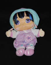Peluche doudou poupée PLAYSKOOL HASBRO violet bleu grelot chapeau 21 cm TTBE