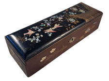 BOITE A GANTS EN BOIS LAQUE ET NACRE AU DECOR JAPONISANT BICOLORE NAPOLEON III